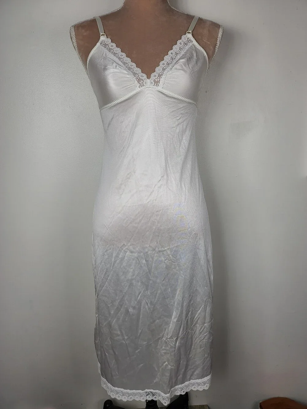 Vintage ILGWU Ivory White Nylon Lace Trim Midi Full Slip Retro Lingerie 32 - Picture 2 of 16